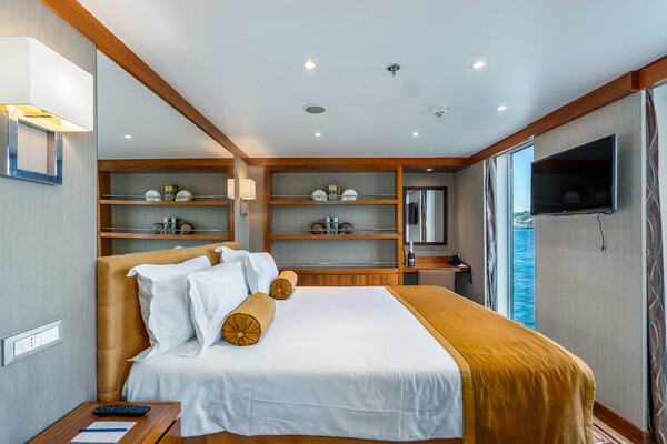 Amawaterways AmaVida Suite Bedroom ©Bruno Barreira & Amawaterways.jpeg